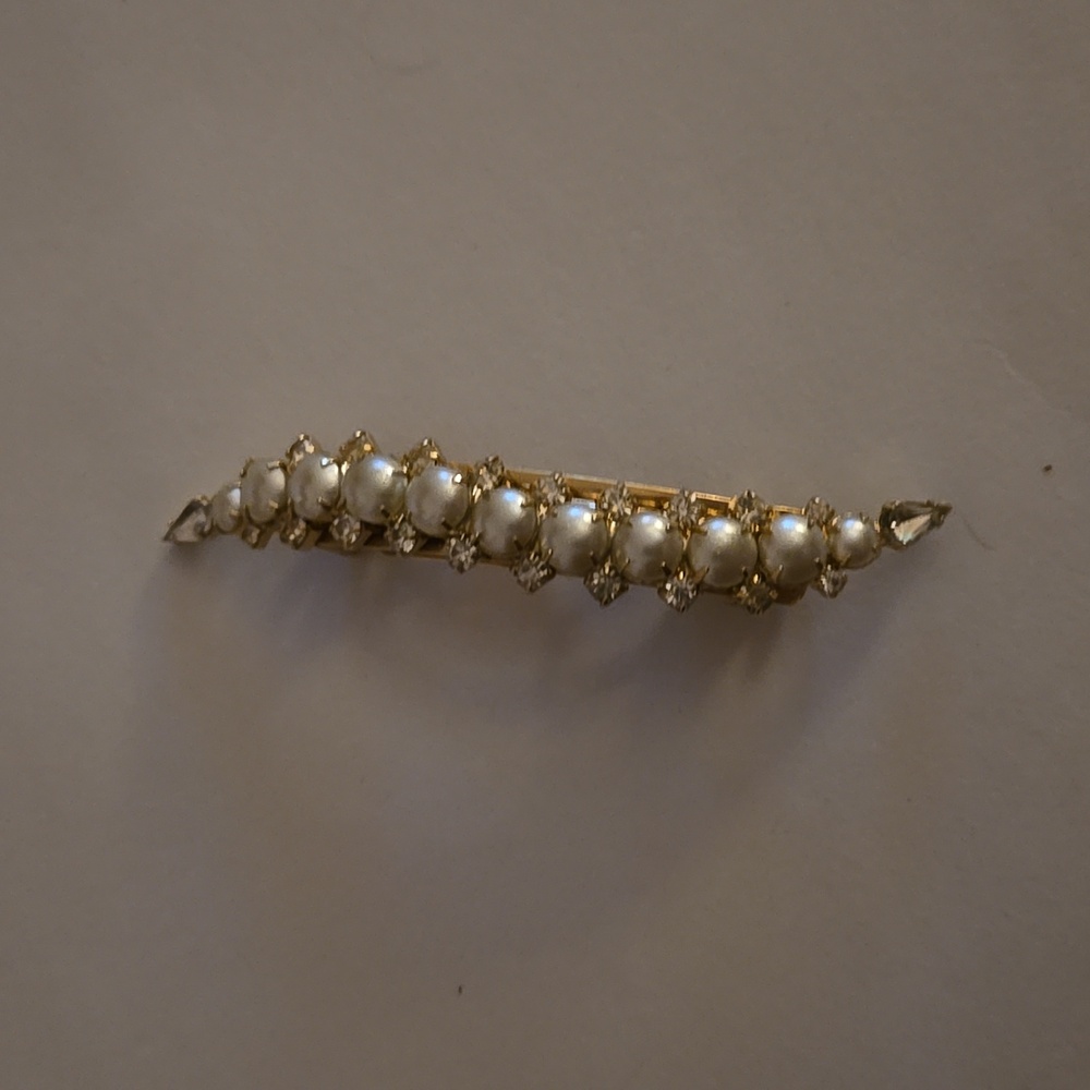 Vintage, Elegant Pearl and Gold Hair Clip.